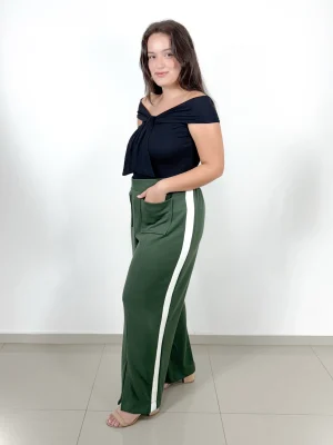CALÇA JANE RETA 70 VERDE COM LISTRA OFF NA LATERAL